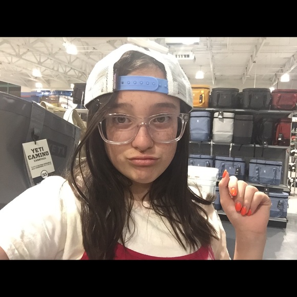 Meet your Posher, Taylor - Picture 1 of 1